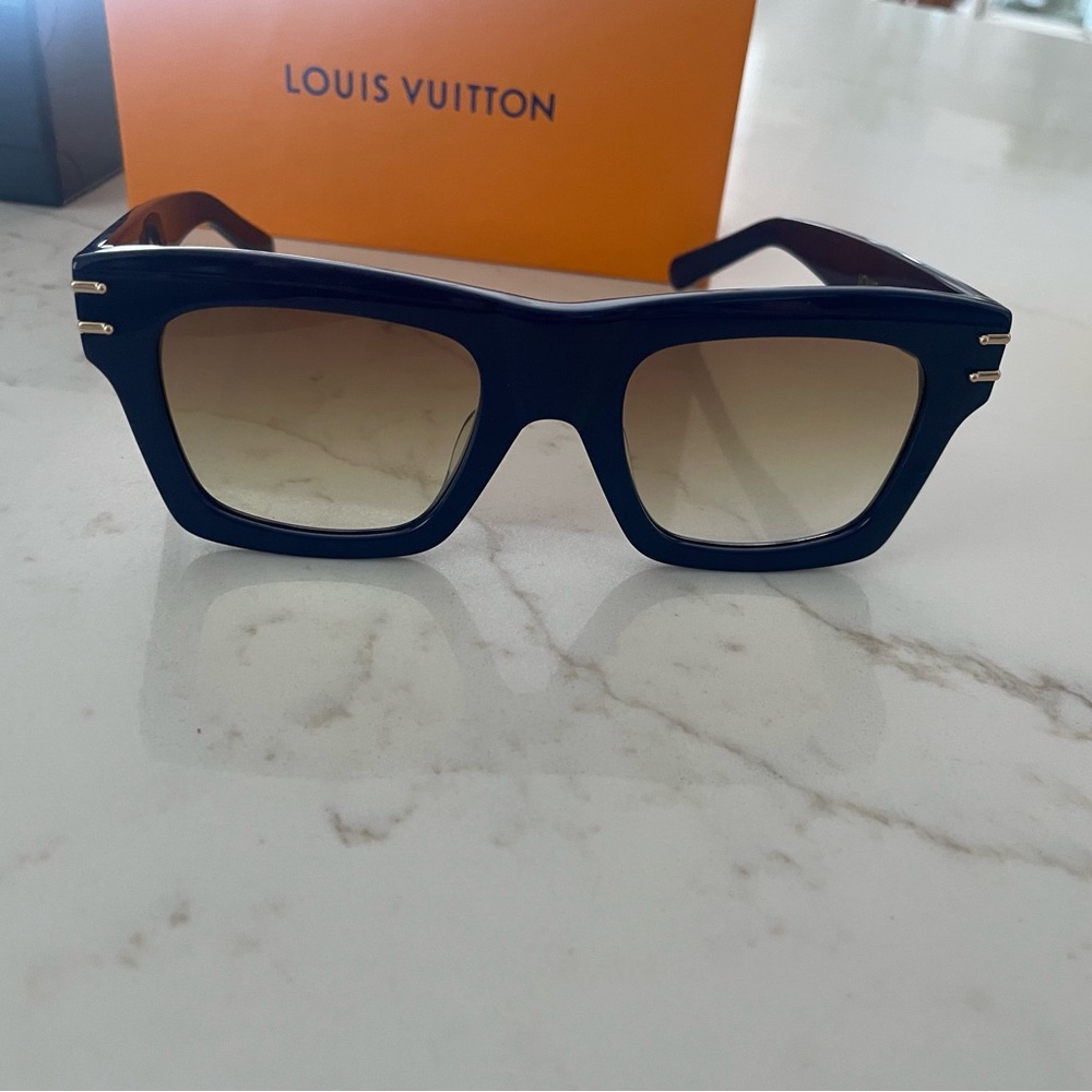 Louis Vuitton Black and Gold Women's Glasses